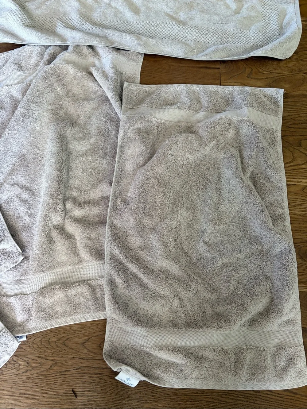 Matouk light gray Bath Mat 2 hand towels, and 2 washcloths